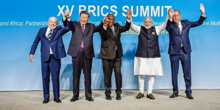 Análise: expansão dos Brics fortalece posição da China dentro e fora do bloco