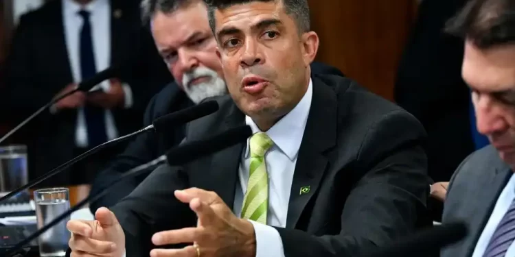 Ex-assessor, militar confirma à CPMI pagamento de boleto para família Bolsonaro