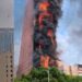 Incêndio de grandes proporções atinge prédio de 26 andares na China