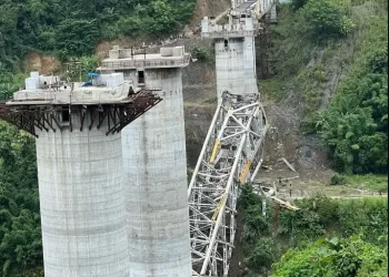 Ponte em construção na Índia desaba e mata vários trabalhadores