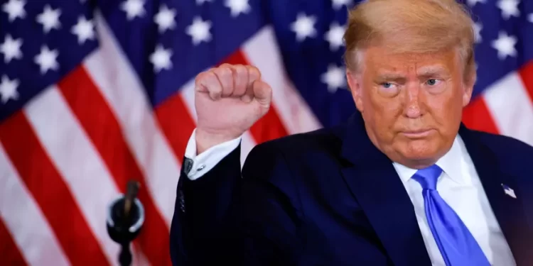 Réu e fichado, Trump se apresenta como vítima até eleição e segue como opção para parte do eleitorado dos EUA