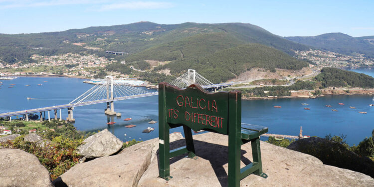 Misterioso e famoso, banco instalado em alto de montanha é considerado o melhor banco do mundo.