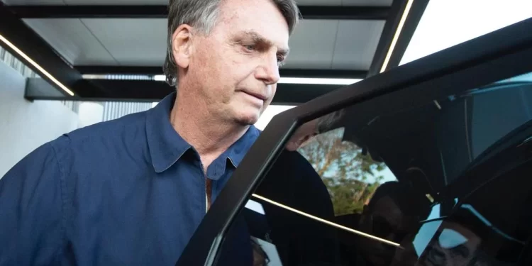 Bolsonaro volta a São Paulo para consulta médica