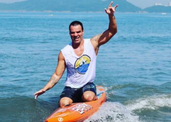 Atleta brasileiro vence prova de remada mais longa do mundo