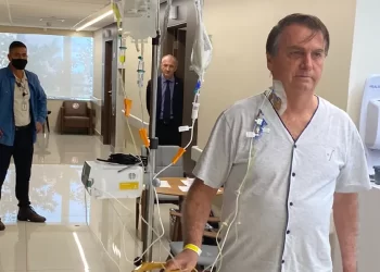 Bolsonaro recebe alta de hospital em São Paulo, onde passou por duas cirurgias