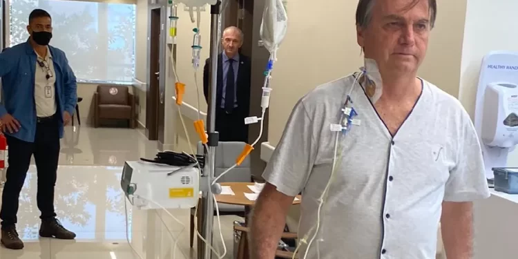Bolsonaro recebe alta de hospital em São Paulo, onde passou por duas cirurgias