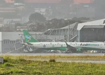 Hangar desaba no Aeroporto da Pampulha após chuva extremamente forte em BH