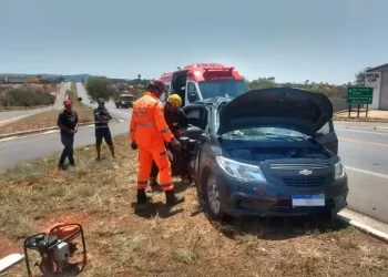 Mulher morre em grave acidente com caminhão em rodovia de MG