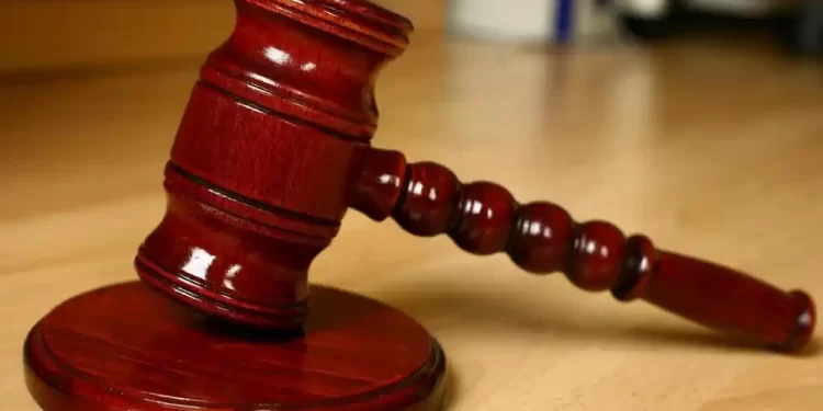 Mulher agredida após trair namorada com mulher casada será indenizada em MG