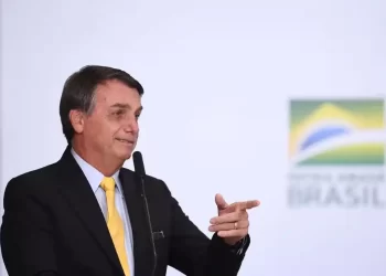 Base quer convocar Bolsonaro para prestar depoimento na CPMI de 8 de janeiro