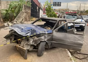 Carro bate em muro na avenida Cristiano Machado faz uma vitíma e deixa feridos