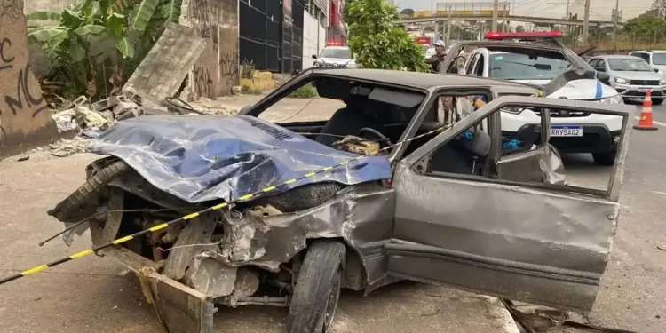 Carro bate em muro na avenida Cristiano Machado faz uma vitíma e deixa feridos