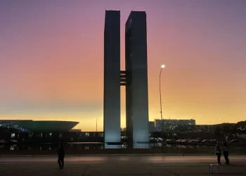 Reajuste em salário de servidores federais pode impactar inflação e metas fiscais, dizem economistas