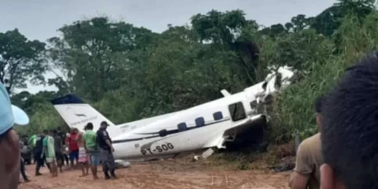 Avião cai no Amazonas e mata 14 pessoas, diz Defesa Civil