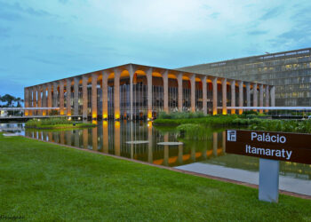 Carro de embaixada do Brasil é detido com cocaína na Turquia