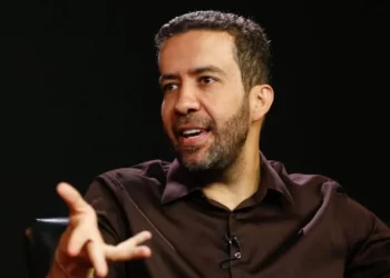 Em livro, André Janones conta que inventou informações para ‘desestabilizar’ Bolsonaro