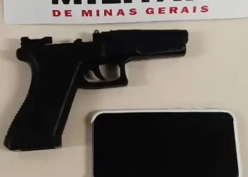 BH: Adolescente é apreendido pela 4ª vez após roubar celular no ponto de ônibus