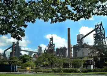 Funcionário morre após cair de alto-forno da Usiminas, em Ipatinga