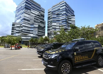 Polícia Federal prende servidores da Abin e apura uso de sistema para espionagem ilegal