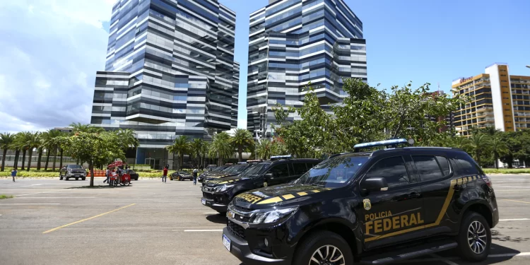 Polícia Federal prende servidores da Abin e apura uso de sistema para espionagem ilegal