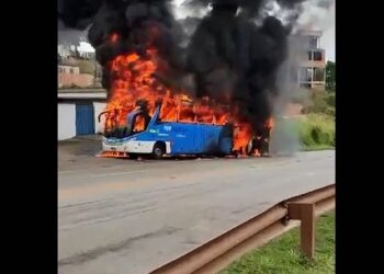 Time Sub-14 do Vasco sai ileso após ônibus pegar fogo em MG