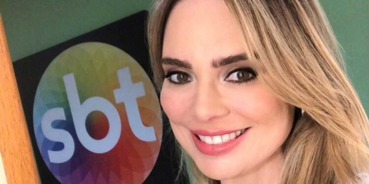 Sem trabalho e com pouco dinheiro, Rachel Sheherazade estava de malas prontas para voltar pra Paraíba