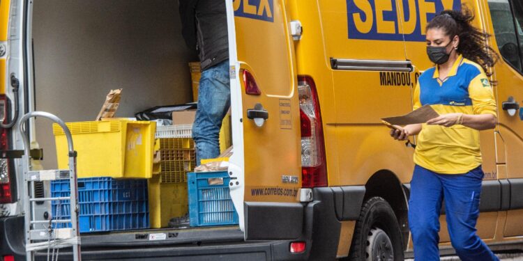 Às vésperas da Black Friday, trabalhadores dos Correios cogitam fazer greve