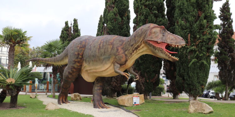 Dino Parque, o maior parque temático de dinossauros ao ar livre da Europa