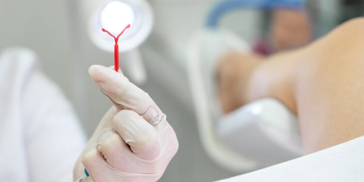 Médico que tirou DIU de mulher que morreu é suspeito de ser ‘abusador em série’