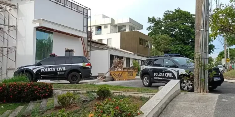 Consultório médico é alvo de mandados em investigação sobre morte de jovem em MG