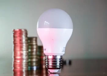 Governo prepara MP que pode aumentar a conta de luz; entenda