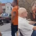 Vídeo; Esposa pega  marido no flagra assistindo missa  com amante em igreja