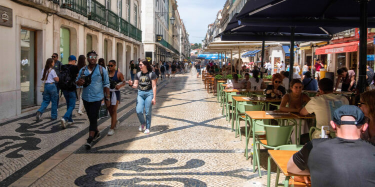 Asiáticos imigram para Portugal e se tornam vítimas de tráfico humano e exploração