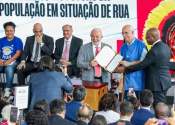 Governo anuncia R$ 1 bilhão para Plano Ruas Visíveis – pelo direito ao futuro da população em situação de rua