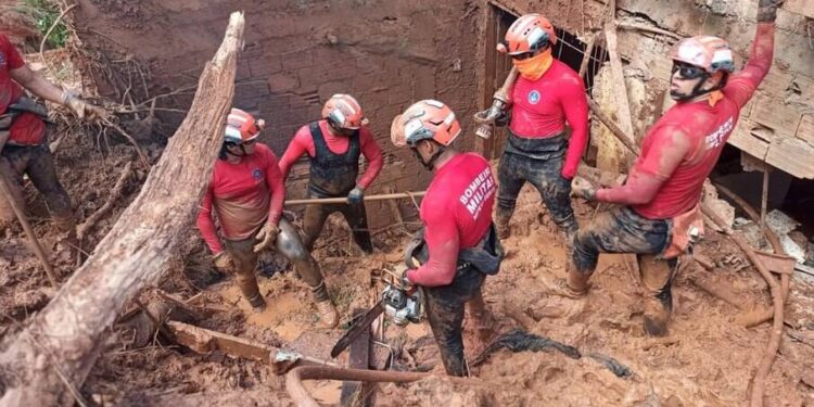 Sobe para cinco o número de mortes pela chuva em MG