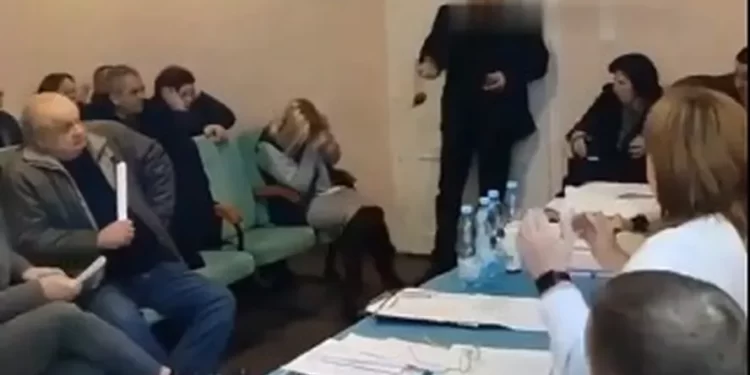 ‘DEPUTADO BOMBA!’ Veja momento que político explode granadas em reunião