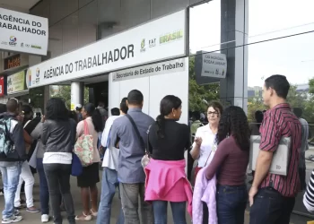 Desemprego fica em 7,5%, menor taxa até novembro desde 2014