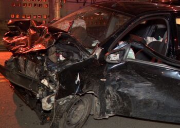 Bateu de frente; carros se envolvem em acidente e deixa três feridos em estado grave em Alpiarça