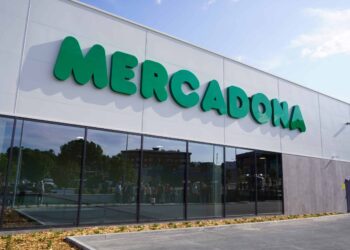 Cliente descontrolado bate boca com segurança do Mercadona