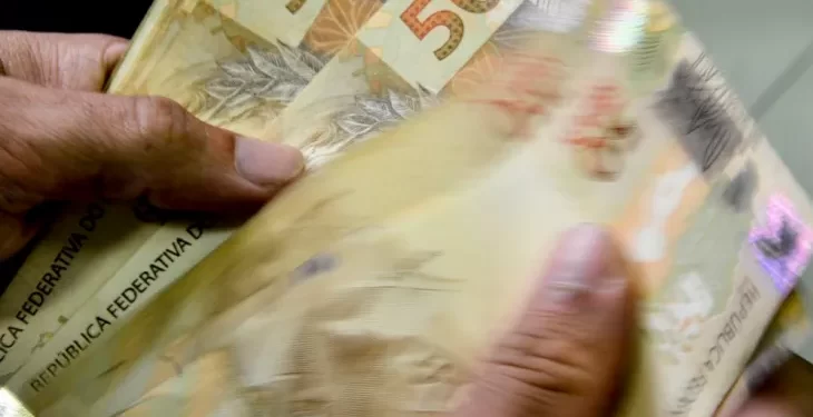 Salário mínimo deve ser ajustado para R$ 1.412 em 2024