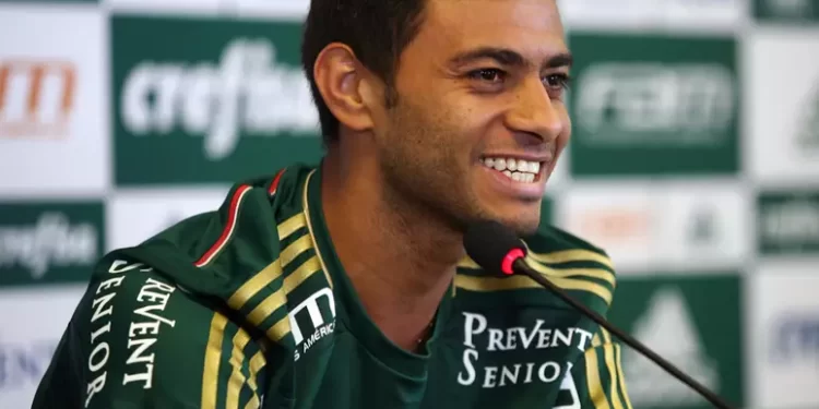 Ex-jogador do Palmeiras, Cleiton Xavier é preso por não pagar pensão alimentícia