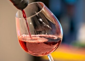 O que explica dor de cabeça depois de um bom vinho tinto
