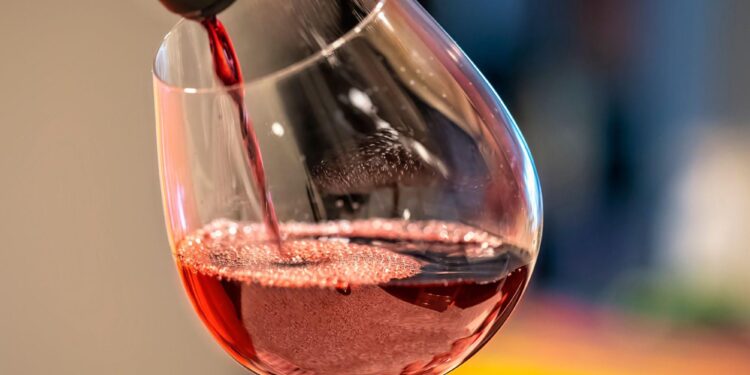 O que explica dor de cabeça depois de um bom vinho tinto