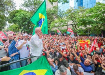 Ausência de Lula em MG gera críticas de caciques do PT e tensão no Planalto