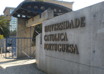 Jornalista do Jornal “Expresso” agredido em  evento universitário com deputado André Ventura