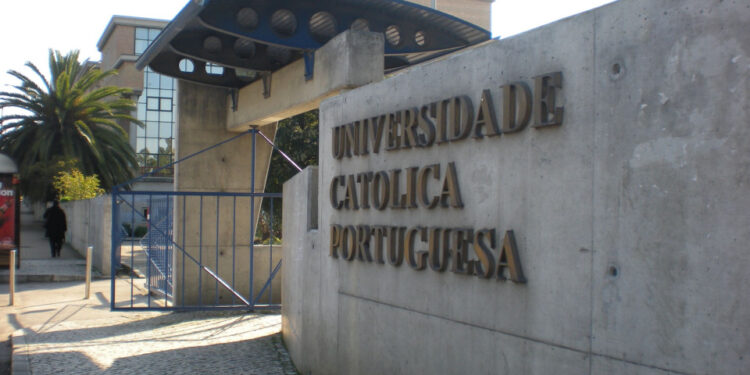 Jornalista do Jornal “Expresso” agredido em  evento universitário com deputado André Ventura