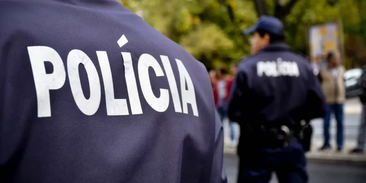 Homem  mascarado com arma de fogo assalta banco na Ilha da Madeira e foge com mais de 240 mil euros.