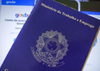 Desemprego fica em 7,6% no trimestre até janeiro, abaixo de previsões do mercado