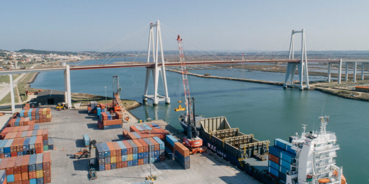 Polícia Judiciária de Portugal prende traficante brasileiro que trabalhava em porto de navios de cargas