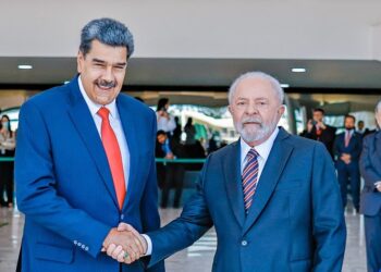 Lula se reúne com Maduro em sua segunda viagem internacional do ano